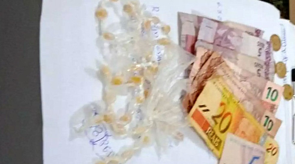 Drogas apreendidas com o suspeito em São Carlos — Foto: Guarda Civil Municipal/Divulgação