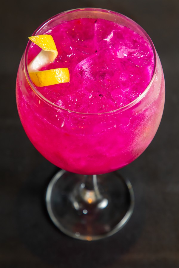 Drink de gin com pitaya e limão é opção perfeita para se refrescar ...