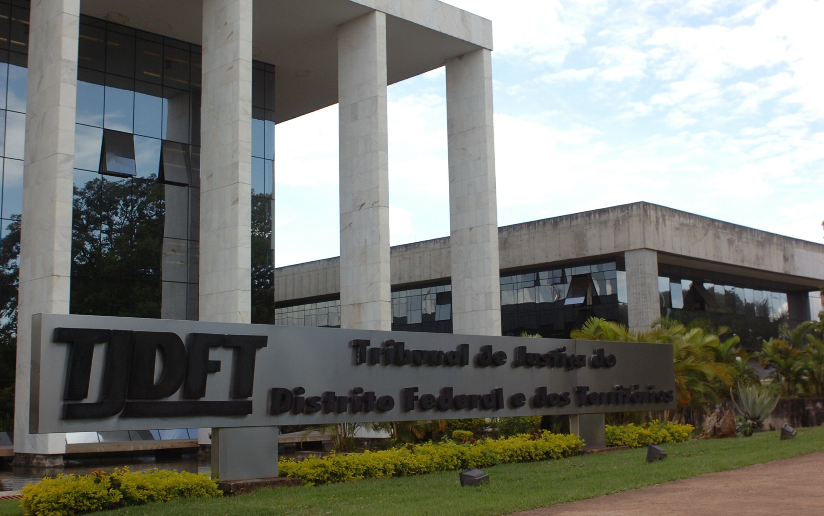 Casal é condenado por matar dono de distribuidora após discussão por preço de bebida no DF