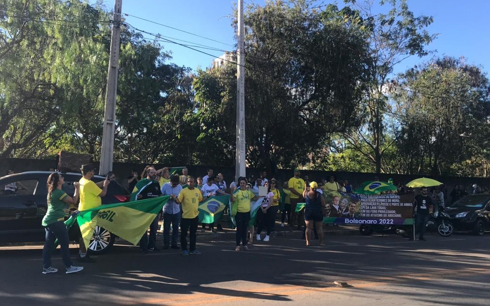 Manifestantes em Anápolis, Goiás — Foto: Marina Demori/TV Anhanguera