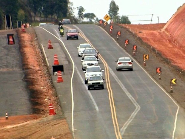 Rodovia Geraldo de Barros (SP-304), entre Piracicaba e São Pedro, está em obras desde 2014 (Foto: Reprodução/EPTV)