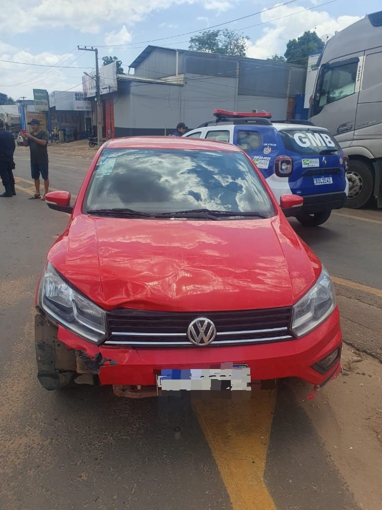 Duas pessoas ficam gravemente feridas após carro entrar na contramão e bater em moto na BR-230, no MA