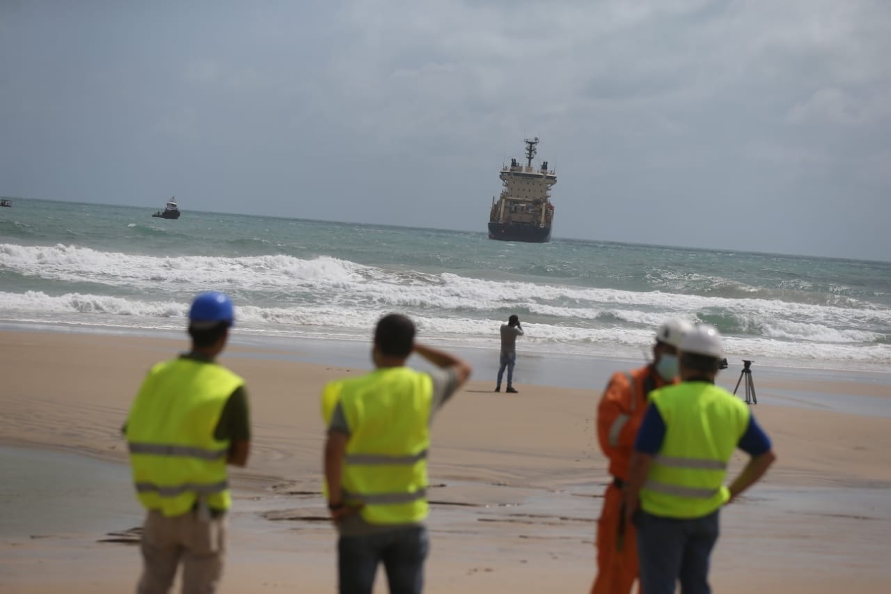 Cabo entre Fortaleza e Portugal tem instalação iniciada na Praia do Futuro