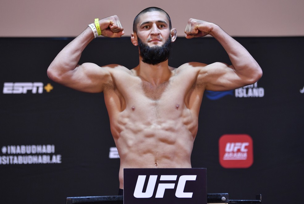 Khamzat Chimaev começou as provocações a Gilbert Durinho, seu adversário no UFC 273 — Foto: Getty Images