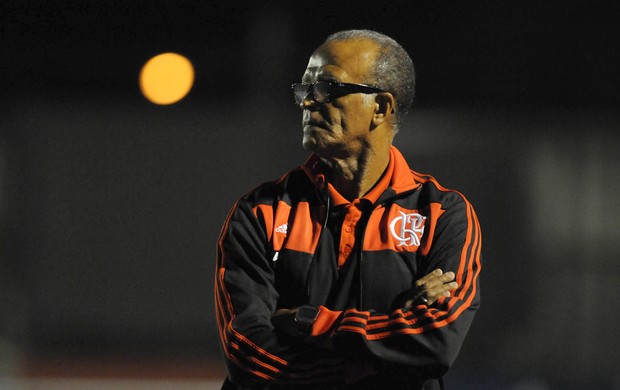 Roger Flores faz alerta ao Fla: Não chega a ser uma boa vantagem