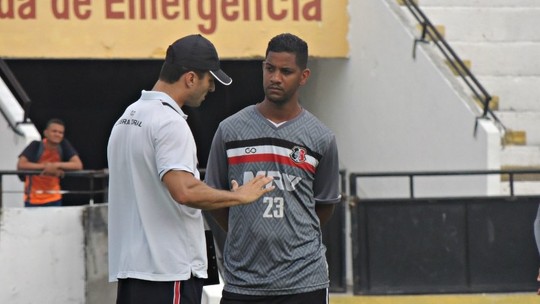 Resultado de imagem para atacante vinicius santa cruz junior rocha