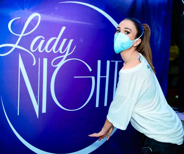 Tata Werneck vai a festa com equipe de Lady Night (Foto: Webert Belicio/AgNews)