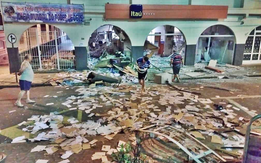 Em Paraguaçu (MG), criminosos explodiram três agências bancárias Foto: Reprodução/Redes Sociais
