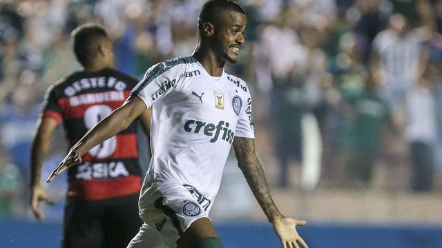 Felipe Pires festeja o gol do Palmeiras