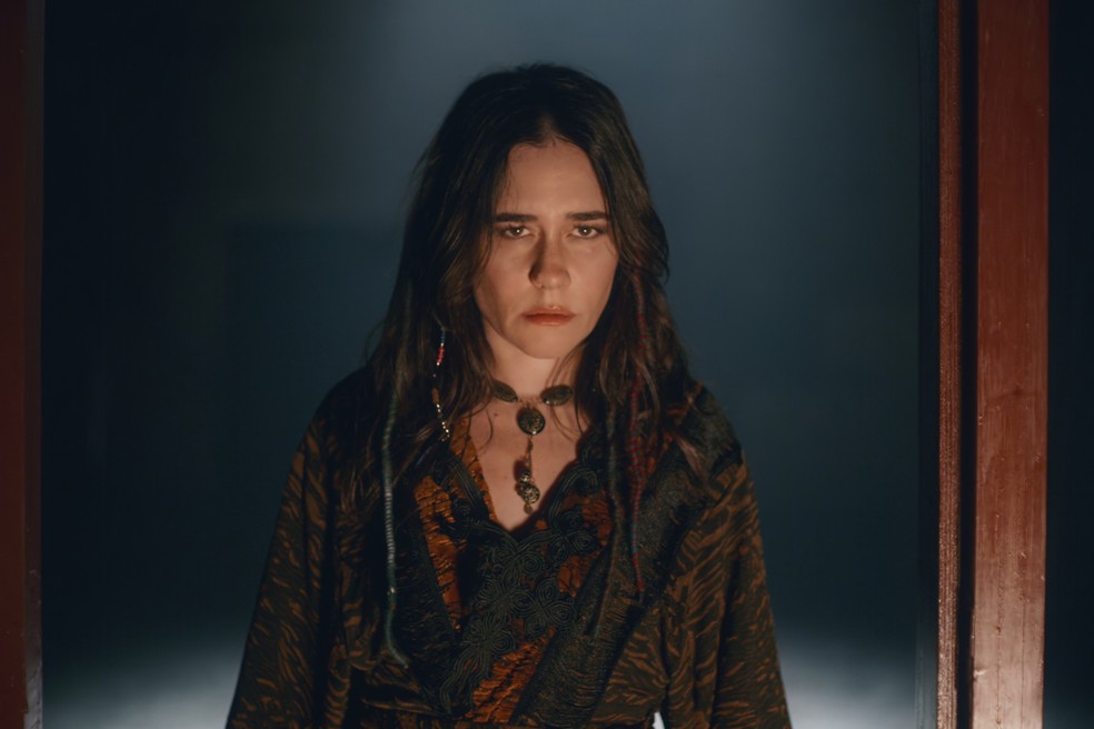 Alessandra Negrini interpreta Cuca, personagem do folclore brasileiro — Foto: Divulgação/Netflix