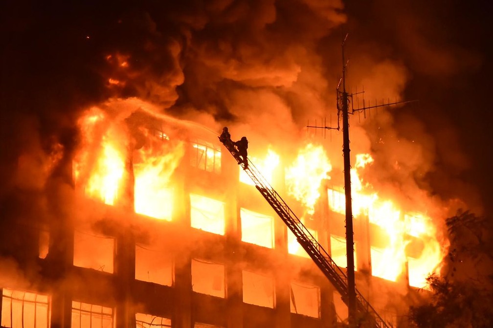FOTOS: incêndio atinge prédio da Secretaria de Segurança Pública do RS | Rio Grande do Sul | G1
