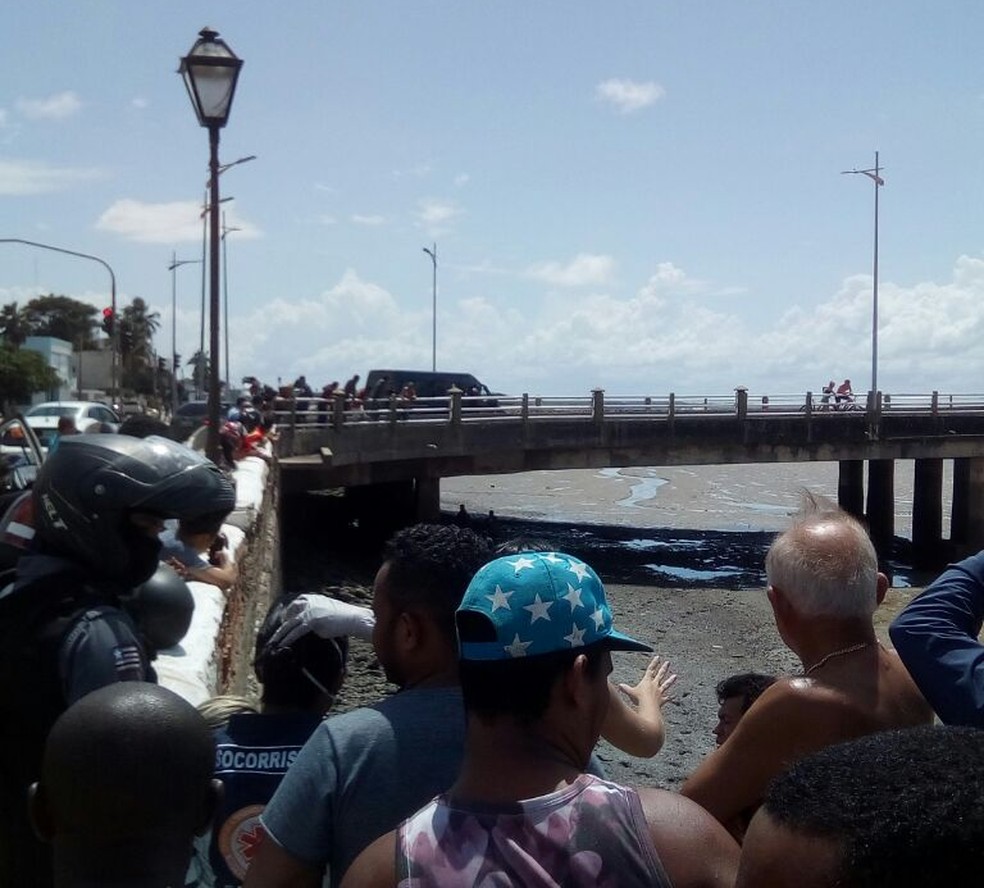 BebÃª foi resgatado por policiais militares que passavam pelo local. (Foto: DivulgaÃ§Ã£o)