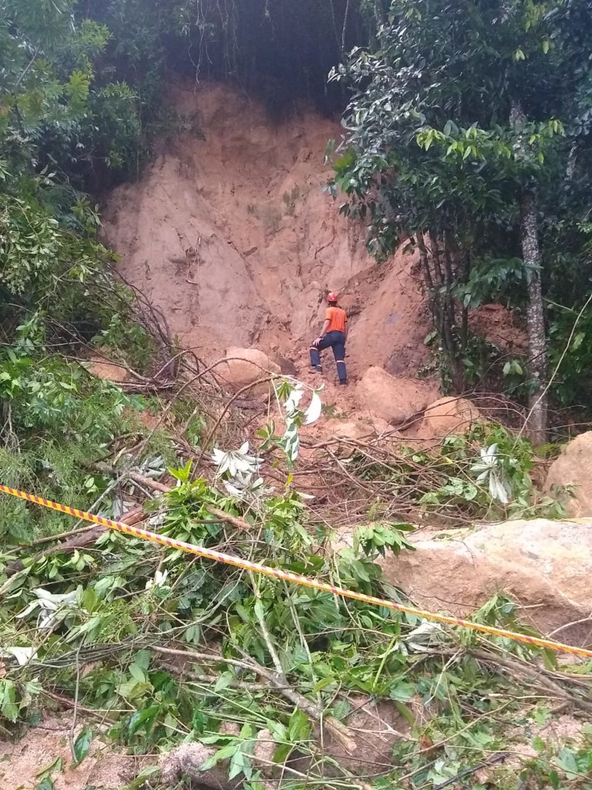 Chuva Causa Três Deslizamentos De Terra E Alagamentos Em Guarujá Sp Santos E Região G1 