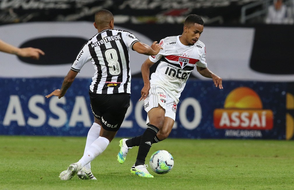 Paulinho Boia foi titular do São Paulo contra o Atlético-MG — Foto: Rubens Chiri/saopaulofc.net