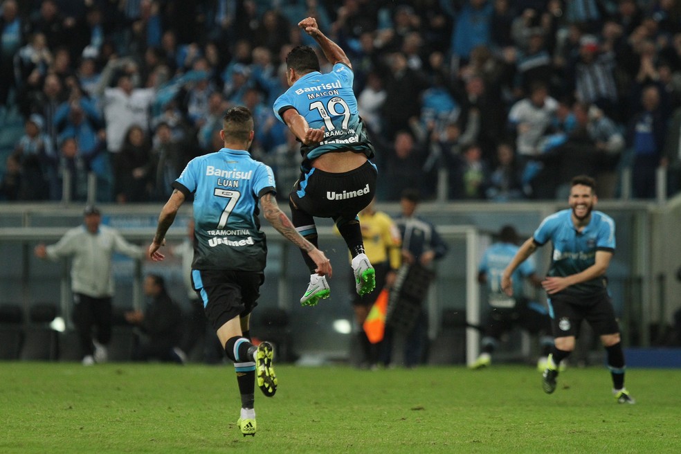 Maicon celebra cinco anos de primeiro gol pelo Tricolor Gaúcho: Um dos mais bonitos