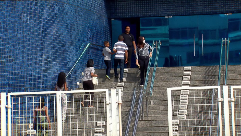 Igreja funcionou normalmente no domingo (22) no bairro de Santo Amaro, no Recife — Foto: Reprodução/TV Globo