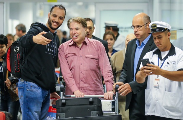 Silvio Santos desembarca no Brasil após viagem aos EUA (Foto: Manuela Scarpa/Brazil News​)