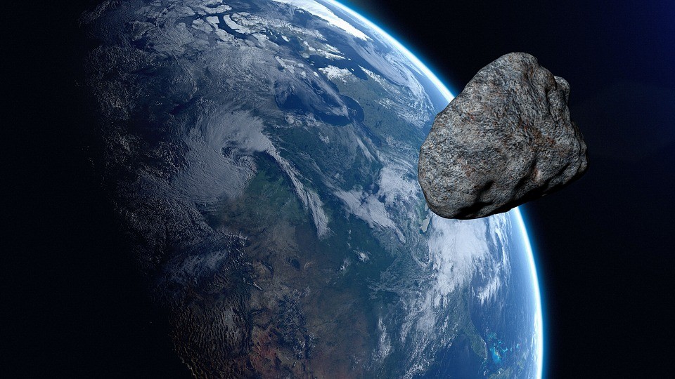 Asteroide com diâmetro estimado entre 350 a 780 m se aproximará da Terra nesta quinta-feira (28) (Foto: urikyo33/Pixabay)