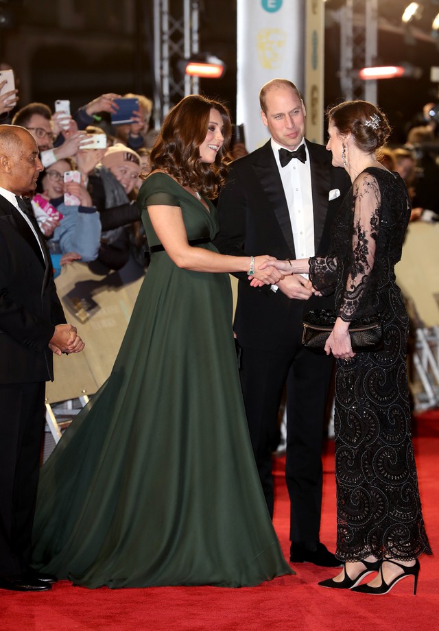 LONDON, ENGLAND - FEBRUARY 18: Amanda Berry greets Prince William, Duke of Cambridge and Catherine, Duchess of Cambridge attend the EE British Academy Film Awards (BAFTA) held at Royal Albert Hall on February 18, 2018 in London, England.  (Photo by Chris  (Foto: Chris Jackson/Getty Images)