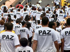Grupo pediu paz e lembrou a morte do pastor em Ribeirão Preto (Foto: Maurício Glauco/ EPTV)