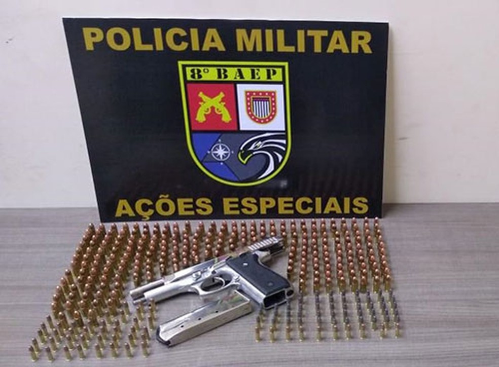 Seis pessoas e adolescente são presos com uma tonelada de drogas em vicinal no interior de São Paulo — Foto: Assiscity/ Divulgação