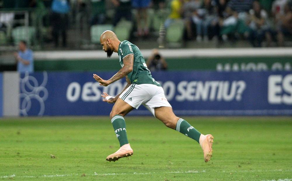 Após golaço, Felipe Melo faz ironias as críticas ao 