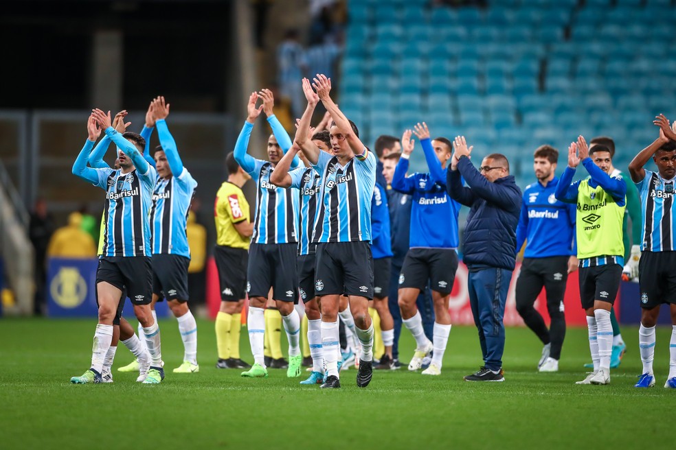 Grêmio respira e volta a vencer após 4 jogos, sem Renato Gaúcho, nem Roger Machado