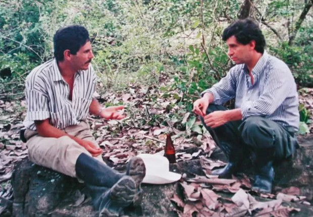 Dois membros históricos do M-19: Rafael Pardo e Carlos Pizarro, que mais tarde foi assassinado durante as negociações de paz (Foto: CARLOS EDUARDO JARAMILLO)