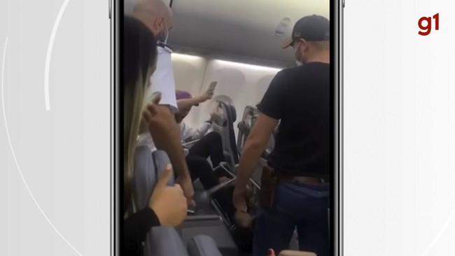 Passageiro quebra poltronas de avião em voo para o Recife