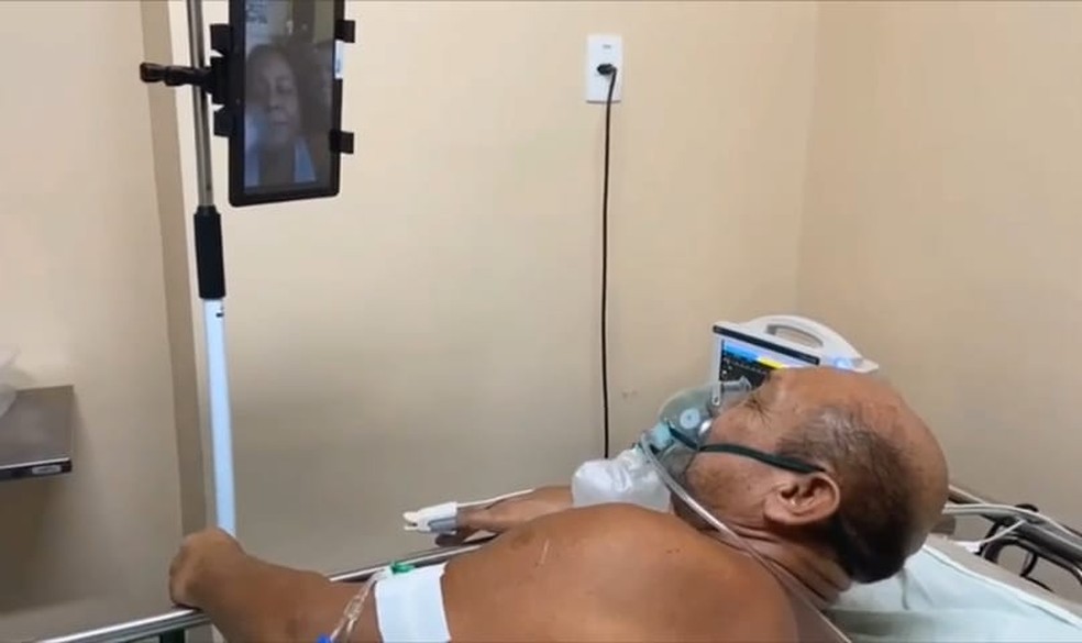 Pacientes de Manaus em Teresina falam com parentes por videoconferência — Foto: Hospital Universitário