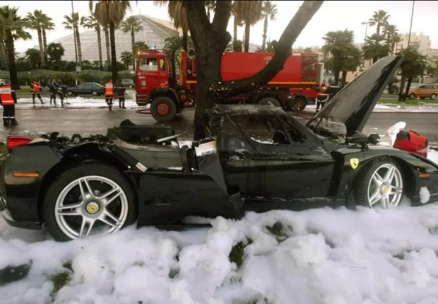 Destroços da Ferrari de Kerimov em Nice, na França (Foto: ALAMY (via BBC))