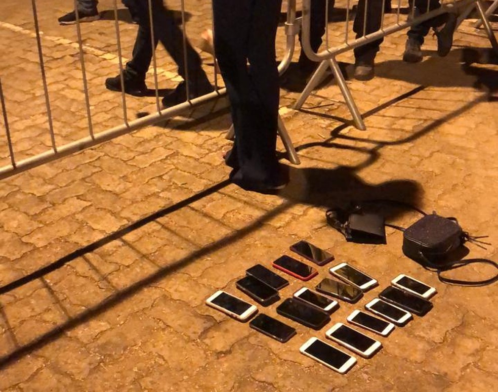 Celulares apreendidos com grupo de jovens que furtou aparelhos durante Funn Festival, em Brasília — Foto: Polícia Civil/Divulgação