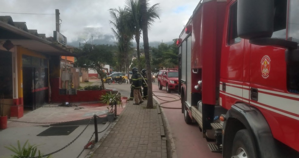 Incêndio em autoescola mobiliza bombeiros em Ilhabela — Foto: Divulgação/ Corpo de Bombeiros