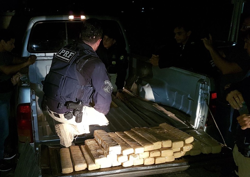 Droga apreendida estava escondida em um compartimento falso  (Foto: Reprodução/PRF)