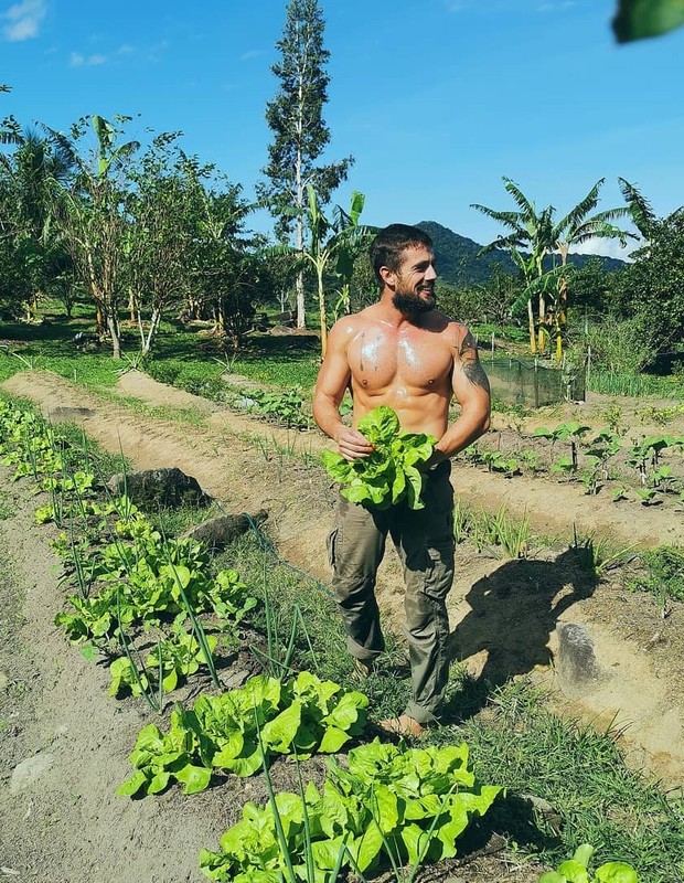 Rafael Cardoso em sua fazenda  (Foto: Reprodução/Instagram)