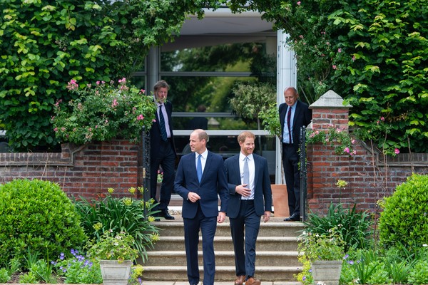 Harry e William juntos no evento em homenagem à princesa Diana (Foto: Getty Images)