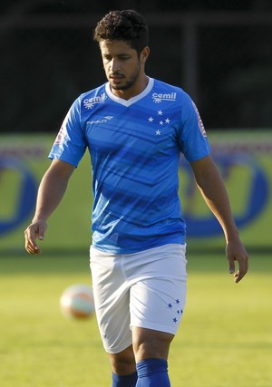 Léo recusa favoritismo, mas vê Cruzeiro copeiro na Copa do Brasil