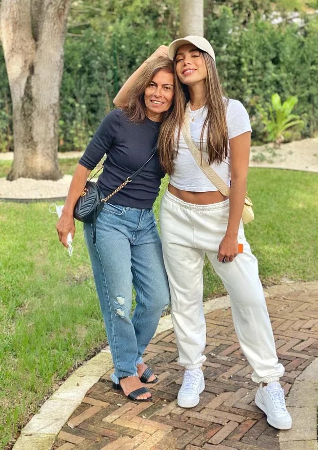 Anitta com a mãe, Miriam Macedo (Foto: Reprodução/Instagram)