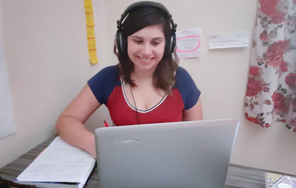 Beatriz está no módulo 1 e já sabe o que deseja para o futuro: atuar na área de manipulação dos fármacos — Foto: Cedida
