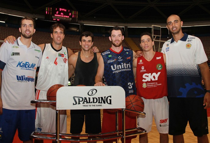 Rivais elogiam debutante Marcelinho, que brinca: Estão respeitando o velho