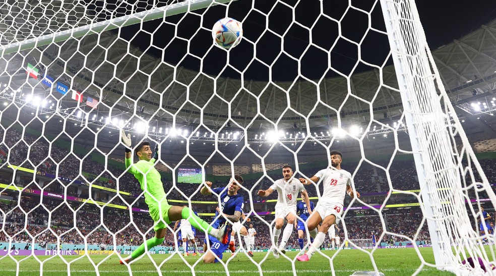 Pulisic abriu o placar para os Estados Unidos contra o Irã — Foto: Kai Pfaffenbach/Reuters
