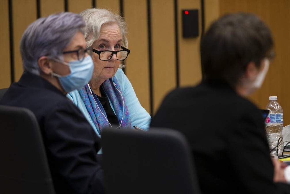 Mulher acusada de matar o próprio marido em 5 de abril de 2022 — Foto: Dave Killen/The Oregonian via AP, Pool