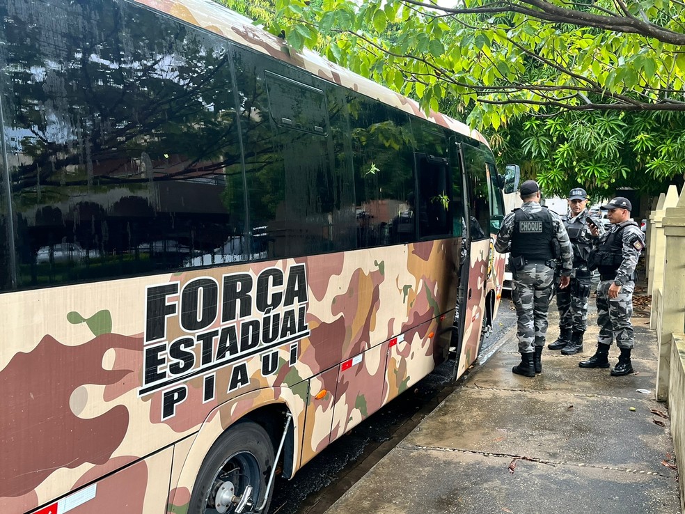 Chico Lucas relatou que estão sendo enviados reforços da tropa de choque da Polícia Militar do Piauí para Brasília a fim de combater os atos antidemocráticos ocorridos no último domingo (8).  — Foto: Isabela Leal/g1