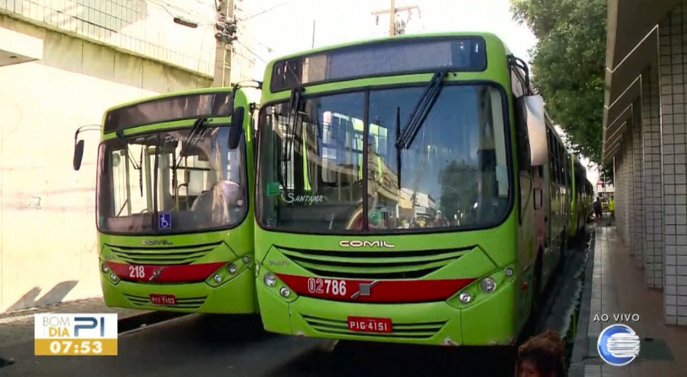 Ônibus parados no Centro de Teresina — Foto: Reprodução/TV Clube