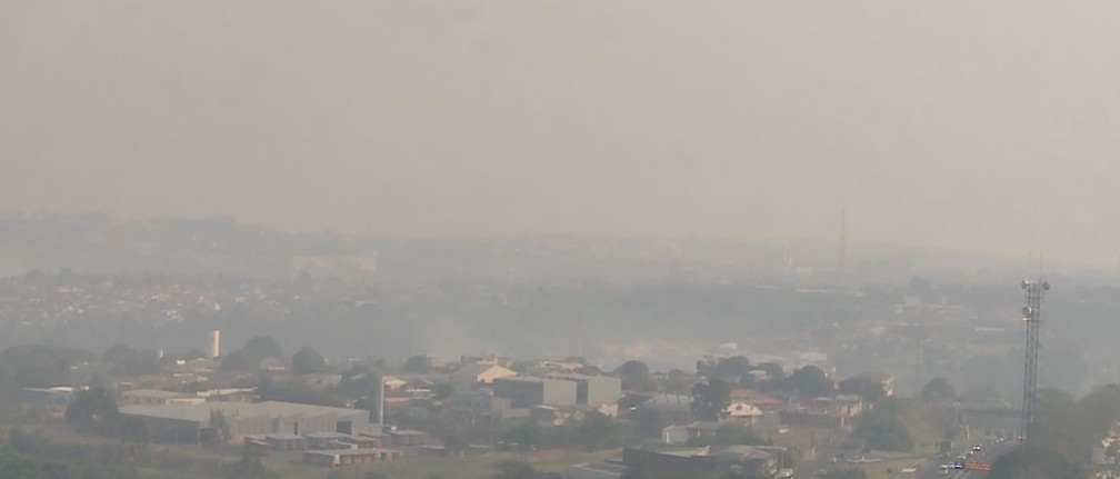 Qualidade do ar amanhece ruim após dia intenso de incêndios em Marília — Foto: TV TEM/Reprodução