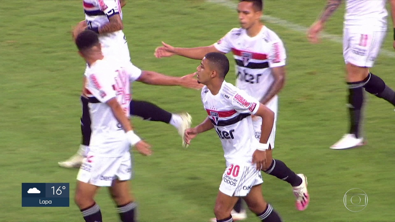São Paulo pega o Grêmio de olho nos líderes