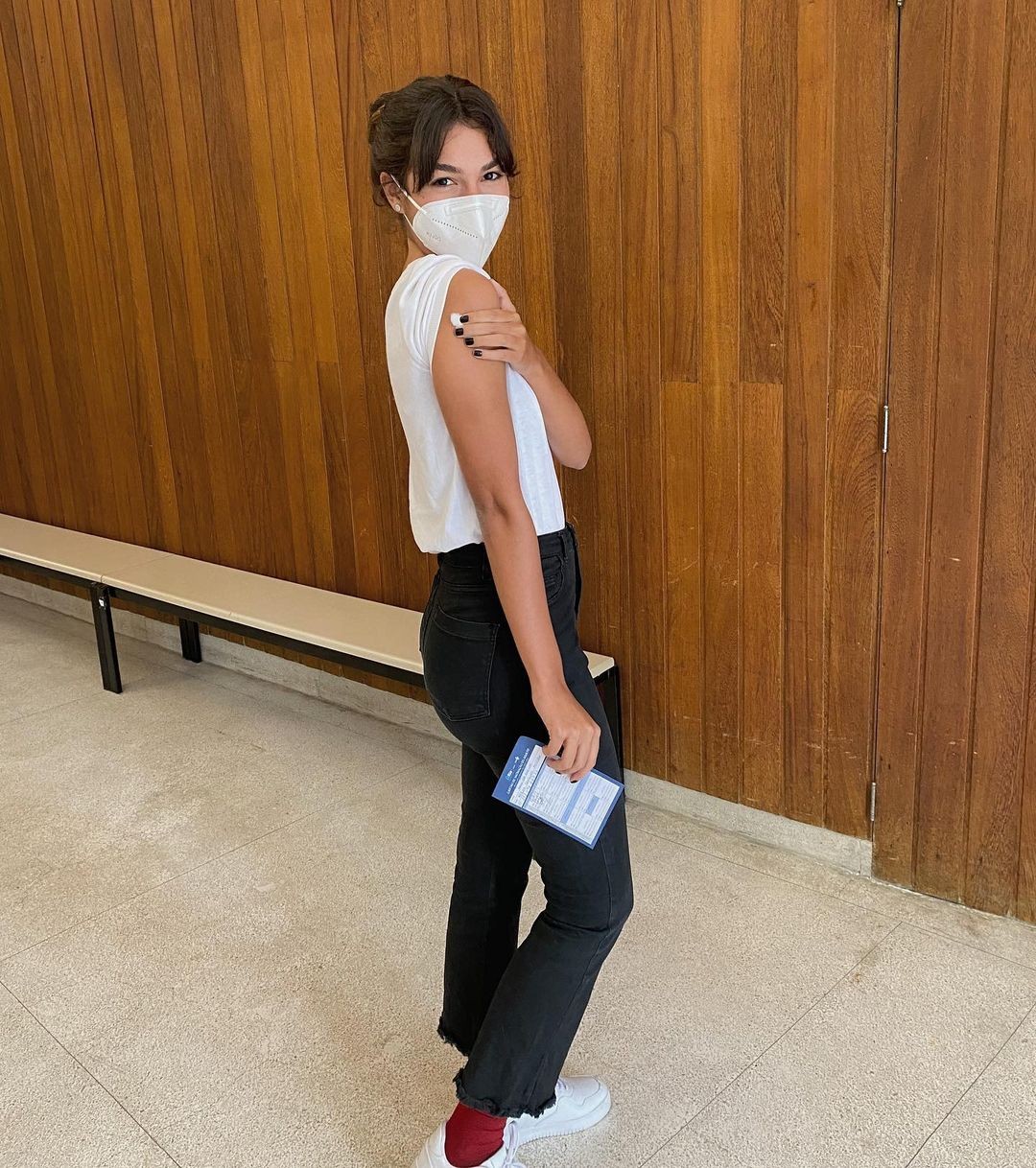 Marina Moschen é vacinada conta a Covid-19 (Foto: Reprodução/Instagram)
