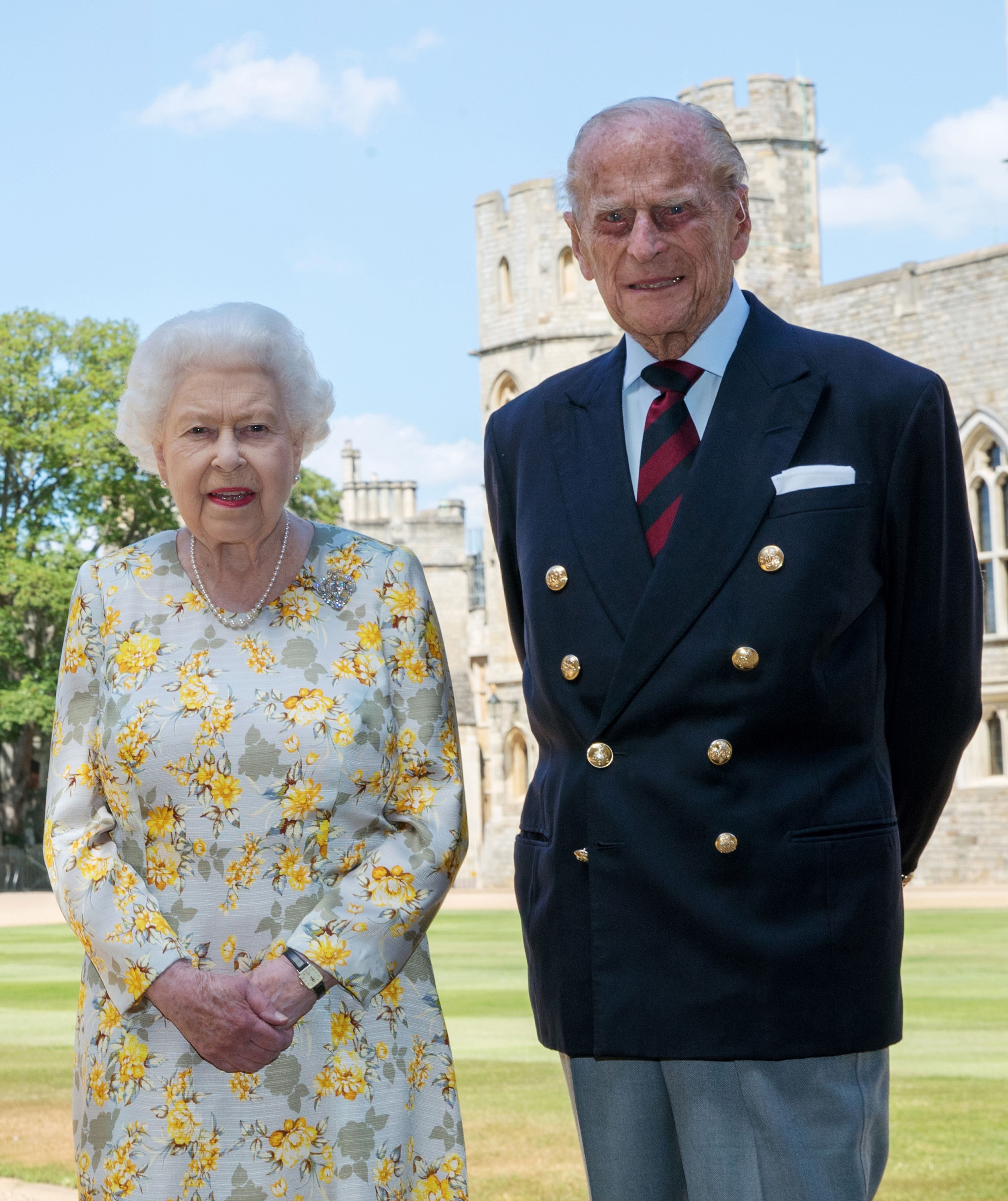 Príncipe Philip em seu aniversário de 99 anos, com a rainha Elizabeth II (Foto: Getty Images )