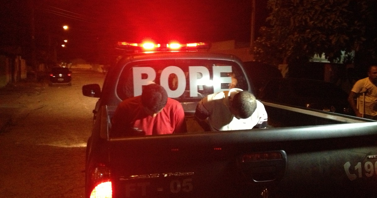 G1 - Bope faz abordagem de rotina e prende foragidos com armas em RR ...