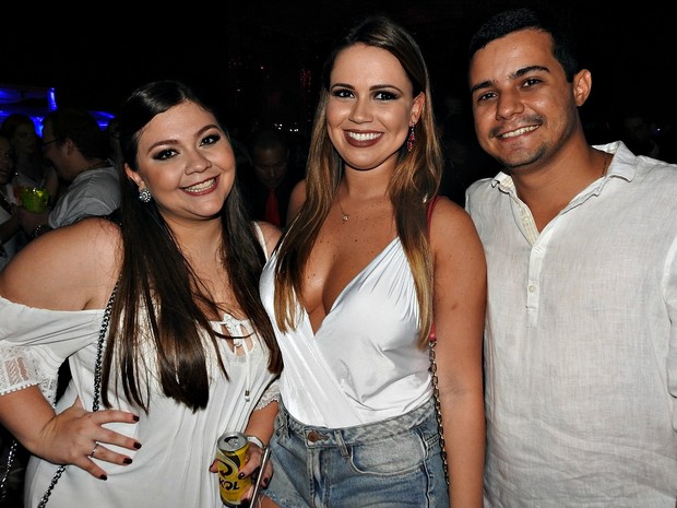 Cantor trouxe a Manaus o &#39;Garota White&#39;, onde todo o público usa branco (Foto: Gabriel Machado/G1 AM)